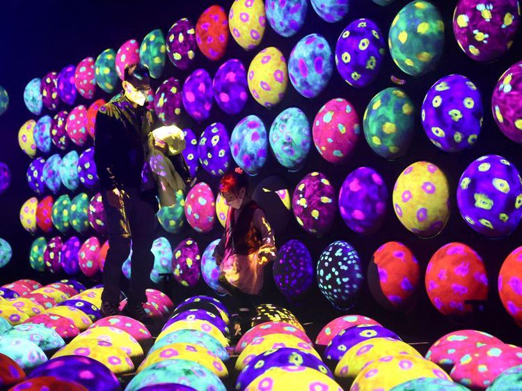 Warna-warni Cahaya di Museum Massless Immersive Beijing