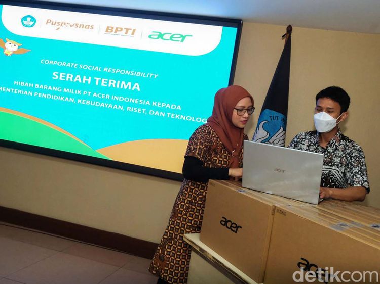 Kemendikbud Dapat Hibah Laptop untuk Pengembangan Talenta Berprestasi