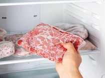 6 Biang Kerok Freezer Kulkas Nggak Bisa Dingin dan Beku