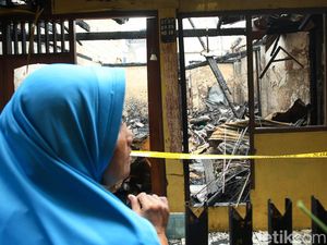 Pengungsi Kebakaran Mampang Jaksel Ingin Segera Bersihkan Rumah