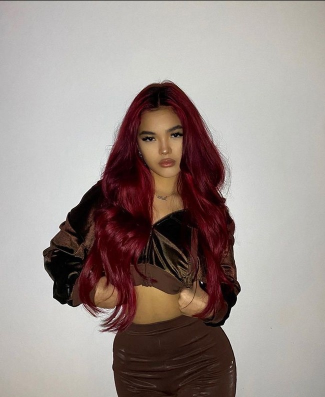 Gaya remaja yang berusia 16 tahun ini berbeda dengan remaja pada usianya. Ia kerap tampil seksi dan terbuka. Foto: Dok. Instagram @queennara_h.