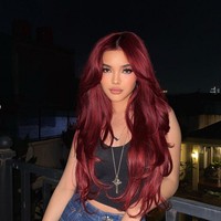 Ciri khas Queennara memakai eyelash extension, riasan bibir penuh tanpa ombre warna nude dilengkapi dengan piercing hidung. Foto: Dok. Instagram @queennara_h.