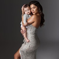 Selain model dan ring girl UFC, wanita itu memang punya banyak sumber kekayaan, termasuk OnlyFans dan real estate. (Aku) seorang investor real estate dan pemilik bukan hanya satu tapi tiga rumah/properti di LA yang mana sangat mahal. Dan wanita yang tidak takut mengambil risiko dan membangun masa depan, tulisnya dalam postingan lain.  Foto: Instagram @ariannyceleste