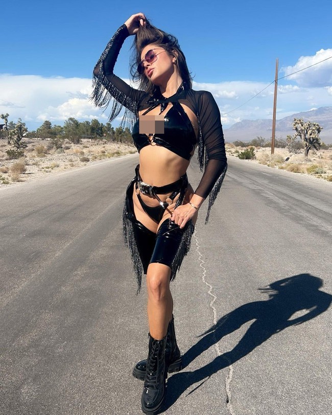 Perdebatan mengenai gaji Arianny Celeste sebagai ring girl semakin panas ketika dikomentari mantan pemain NFL LeVeon Bell. LeVeon Bell mengatakan bahwa para ring girl mendapat penghasilan $70 ribu (Rp 1 miliaran) sedangkan banyak petarung hanya dapat $10 ribu (Rp 156 jutaan) sekali tampil. Foto: Instagram @ariannyceleste