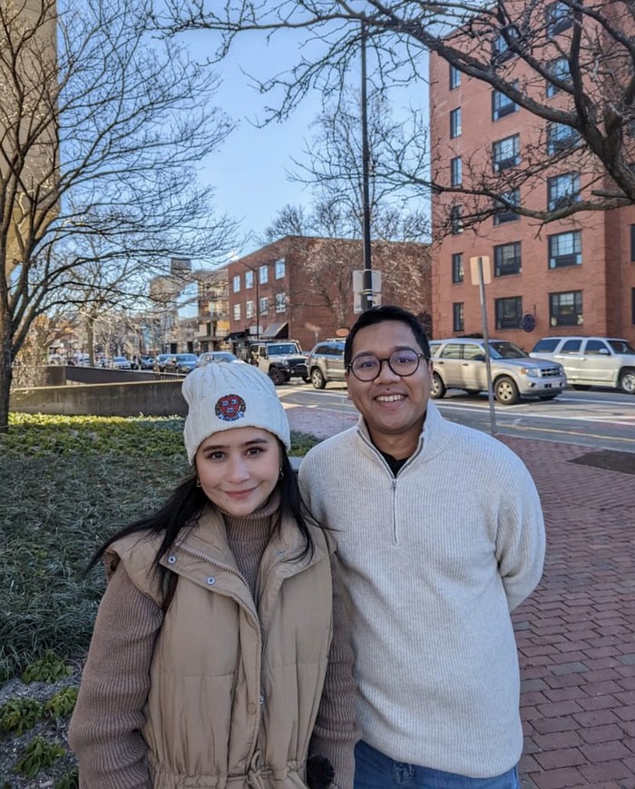 Bersahabat Lama, Ini Potret Iman Usman Saat Makan Bareng Prilly Latuconsina Bersahabat Lama, Ini Potret Iman Usman Saat Makan Bareng Prilly Latuconsina