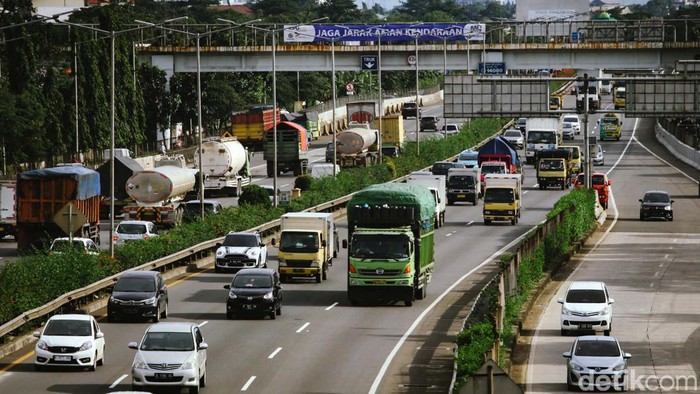 Truk obesitas alias truk over dimension over load (ODOL) bakal dilarang wira-wiri di jalan. Penerapan kebijakan Zero ODOL 2023 dipastikan bakal dilaksanakan.