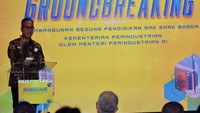 Menteri Perindustrian Agus Gumiwang Kartasasmita menyampaikan sambutannya.