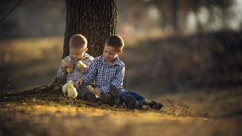 Ia percaya bahwa post-processing adalah bagian yang sangat penting dari proses fotografi. Foto: Phillip Haumesser via Demilked