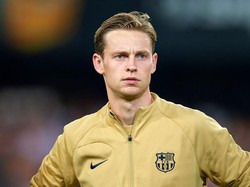 Joan Laporta mengungkap bahwa Barcelona sempat menerima tawaran 100 juta euro untuk Frenki de Jong. Namun, Barcelona menganggap bahwa De Jong adalah pemain kunci untuk masa depan tim. Foto: Getty Images/Quality Sport Images