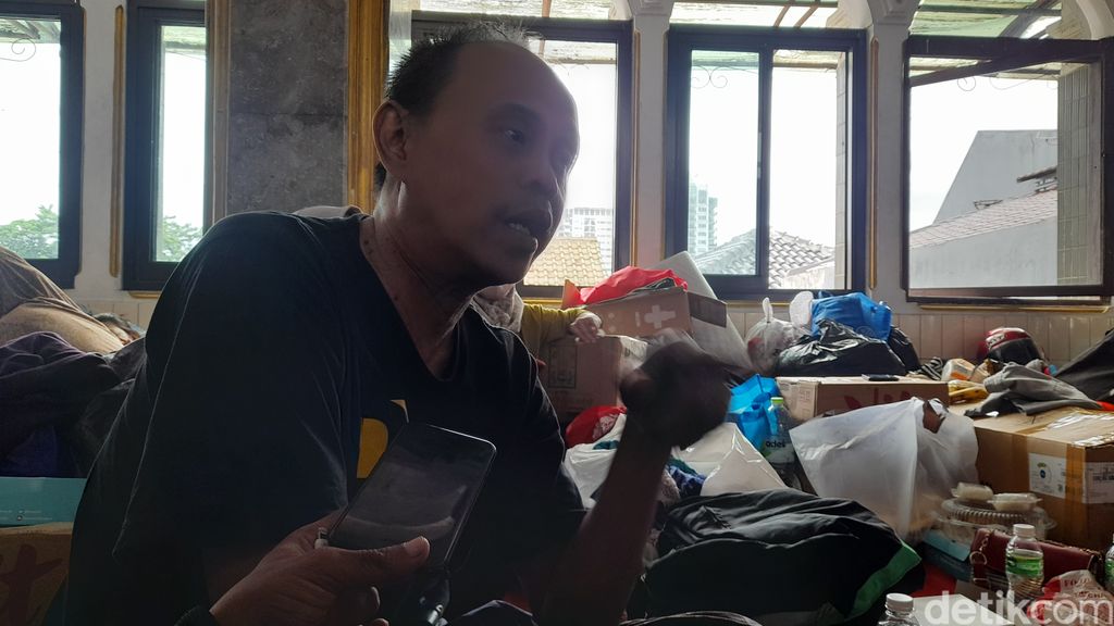Heru Purnomo dan Agus Sugiono, korban kebakaran Mampang Prapatan, 27 Desember 2022. (Ilham Oktafian/detikcom)
