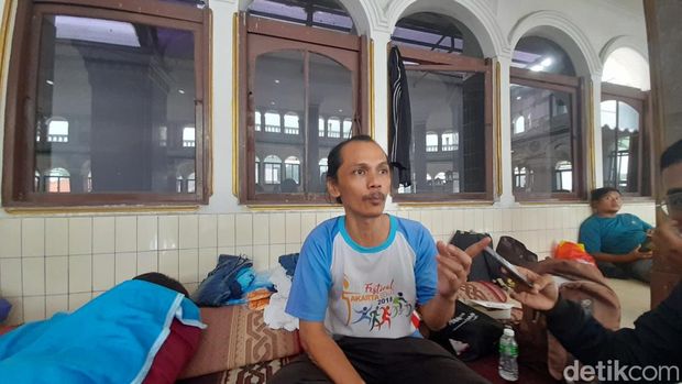 Heru Purnomo dan Agus Sugiono, korban kebakaran Mampang Prapatan, 27 Desember 2022. (Ilham Oktafian/detikcom)
