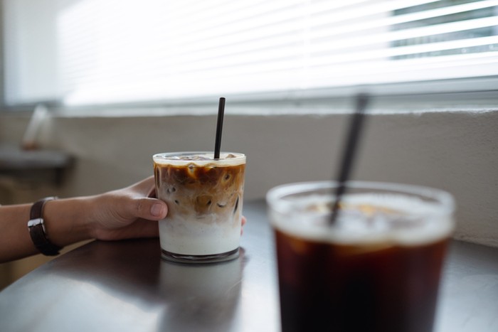 Ini Bedanya Es Kopi dan Es Latte, Dua Menu Populer di Coffee Shop