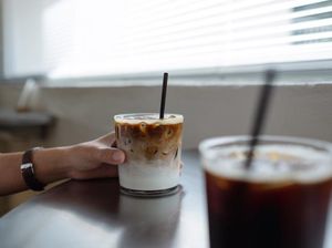 Ini Bedanya Es Kopi dan Es Latte, Dua Menu Populer di Coffee Shop