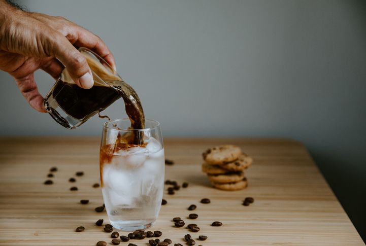 Ini Bedanya Es Kopi dan Es Latte, Dua Menu Populer di Coffee Shop