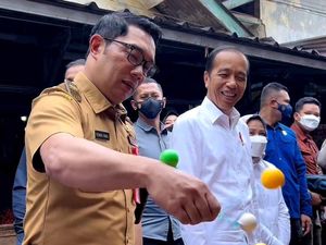 Ketika Jokowi dan Ridwan Kamil Adu Mekanik Main Lato-lato
