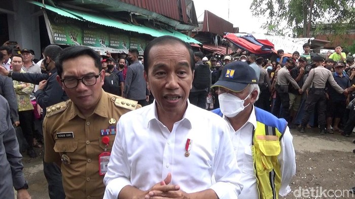 Jokowi di Pasar Pujasera Subang