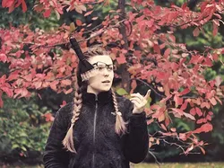 Kocak Tapi Kreatif, Foto Potrait Ditimpuk Beraneka Benda