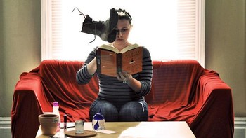 Tentu saja bukan ditimpuk langsung.Foto: Kaija Straumanis