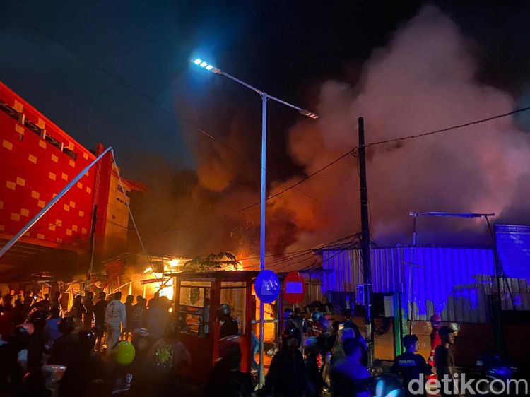 Potret Pasar Sentral Makassar: Kios-kios Dilalap Si Jago Merah