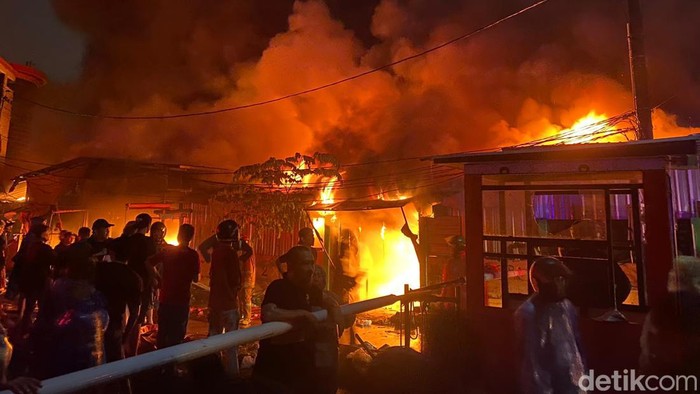 Kebakaran di Pasar Sentral, Makassar, Sulsel.