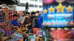 Kembang Api Mulai Diburu Warga Jelang Tahun Baru