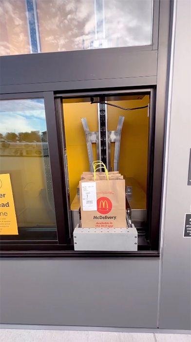 Keren! Restoran McDonald's Ini Seluruhnya Dioperasikan Oleh Mesin