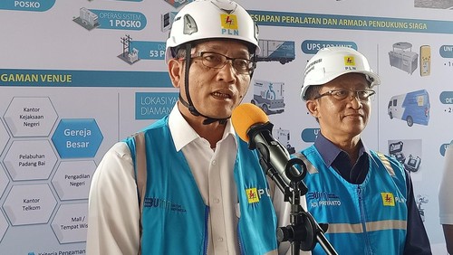 Plt Dirjen Ketenagalistrikan Kementerian ESDM, Dadan Kusdiana dan Direktur Distribusi PLN, Adi Priyanto di Kantor PT. PLN UP2B Bali, Jalan Raya Abianbase No. 3 Badung, Bali Selasa (27/12/2022).