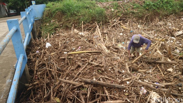 Kondisi Sungai Piji di Desa Kesambi Kecamatan Mejobo,Kudus, Selasa (27/12/2022).