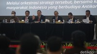 Ketua KPK Firli Bahuri beserta jajaran dalam Konferensi Pers Akhir Tahun Kinerja KPK Tahun 2022 di Gedung Juang KPK, Jalan Kuningan Persada, Jakarta Selatan, Selasa (27/12/2022).