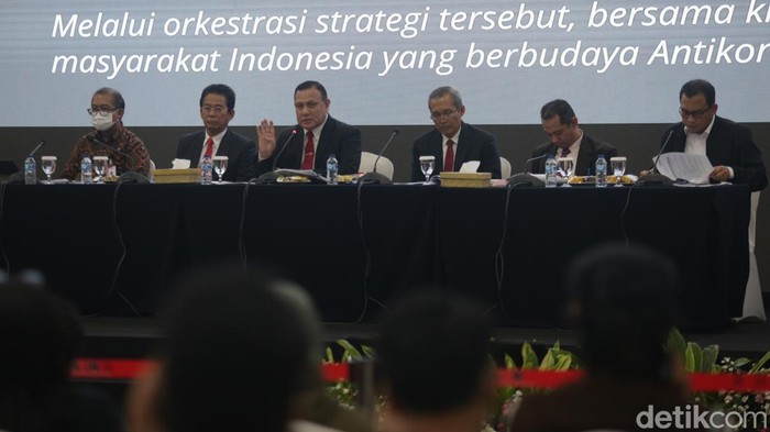 KPK memamerkan kinerja selama 2022. KPK menyatakan telah menetapkan 149 orang sebagai tersangka dan menyelamatkan Rp 57,9 triliun uang negara.