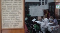 Dengan adanya kegiatan ini, dapat mengenalkan kembali tulisan aksara jawa sekaligus upaya untuk melestarikan kebudayaan jawa. 