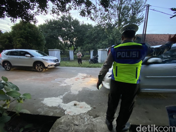 Lokasi pemotor tewas kecelakaan di Jl Leuwinanggung, Depok, Jawa Barat, 27 Desember 2022. (Devi Puspitasari/detikcom)