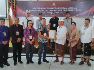 Eks Bupati Karangasem Geredeg Tarung ke DPD, Serahkan Berkas Dukungan