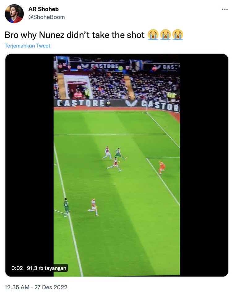 Meme Darwin Nunez kembali jadi sorotan karena kembali gagal mencetak gol dari banyaknya peluang yang dimiliknya.