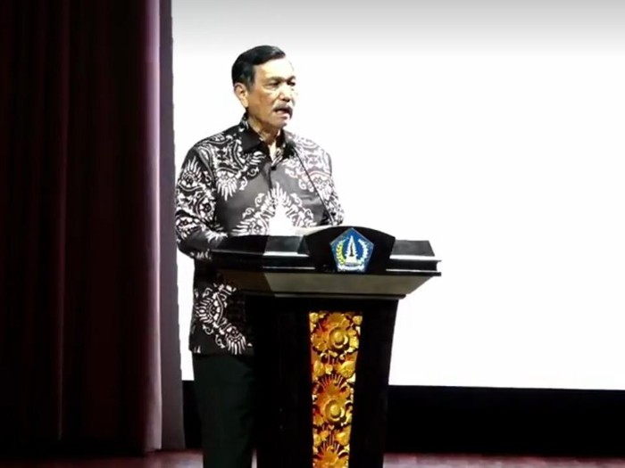 Menko Marves Luhut Binsar Pandjaitan saat menyampaikan perkembangan COVID-19 di Indonesia dalam kesempatan Natal Nusantara di Kabupaten Badung, Bali, Selasa (27/12/2022).