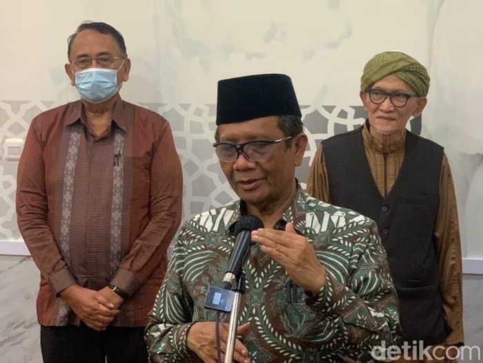 Menkopolhukam Mahfud MD di Ponpes Miftachus Sunnah Jalan Kedung Tarukan Surabaya