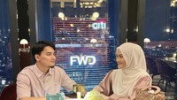 Seperti ini ketika pasangan muda itu makan di restoran mewah untuk merayakan ulang tahun perkawinan. Foto: instagram @alvin_411