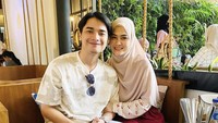 Beberapa kali Alvin dan Henny terlihat mesra saat makan di luar, seperti momen ini. Foto: instagram @alvin_411