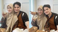 Lucu! Pasangan ini pun tak lupa mengabadikan momen saat pergi ke suatu kafe. Henny beli kopi apa ya? Foto: instagram @alvin_411