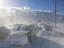 Mobil-mobil di AS Tertimbun Badai Salju Terparah Abad Ini