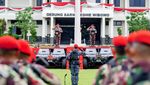 Komando! Gagahnya Kapolri-Panglima TNI Pakai Baret Merah Kopassus