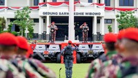 Sigit mengatakan, penyematan Baret Merah dan Brevet untuknya merupakan kebanggaan dan kehormatan yang luar biasa untuk institusi Polri maupun pribadi selaku Kapolri.