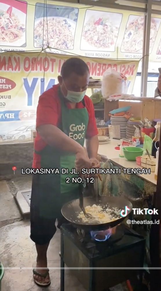 Nyeleneh! Di Semarang Ada Nasi Goreng Kuah Susu Topping Keju