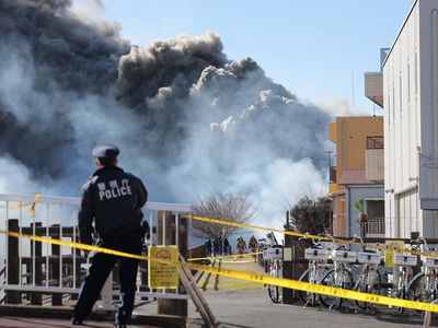 Pabrik Kimia di Tokyo Terbakar Hebat, Begini Potretnya