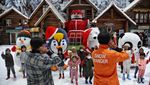 Parade Boneka Salju Hibur Pengunjung Trans Snow World Bekasi