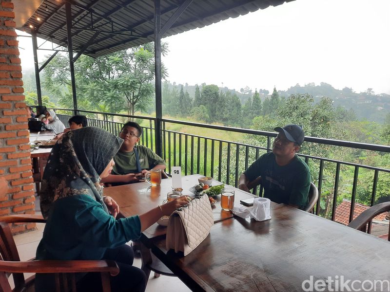 Parahyangan Warung Sunda Bogor
