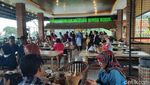 Potret Warung Sunda dengan Pemandangan Hijau di Sentul