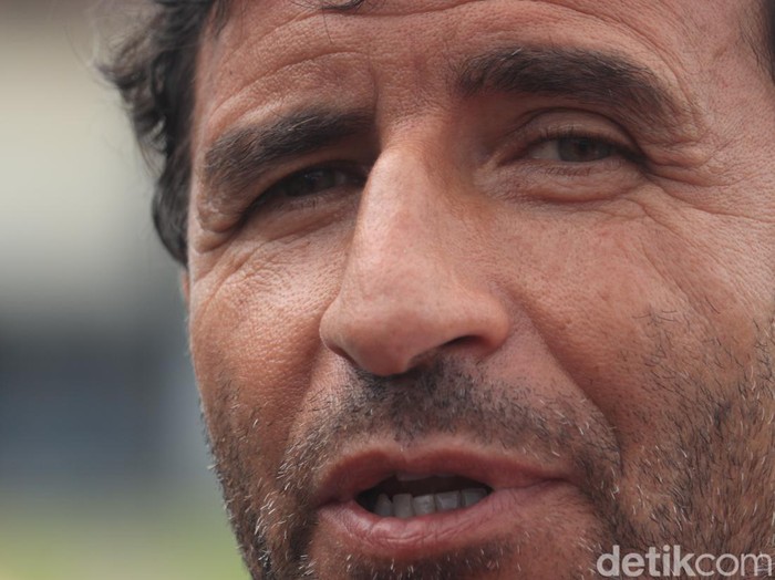 Pelatih Persib Bandung Luis Milla