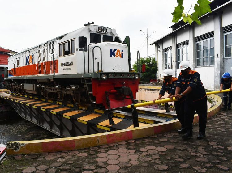 Penasaran Gimana Cara Kereta Putar Balik? Ini Potretnya