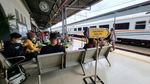 Penumpang Kereta Membludak saat Nataru, Banyak Barang Tertinggal